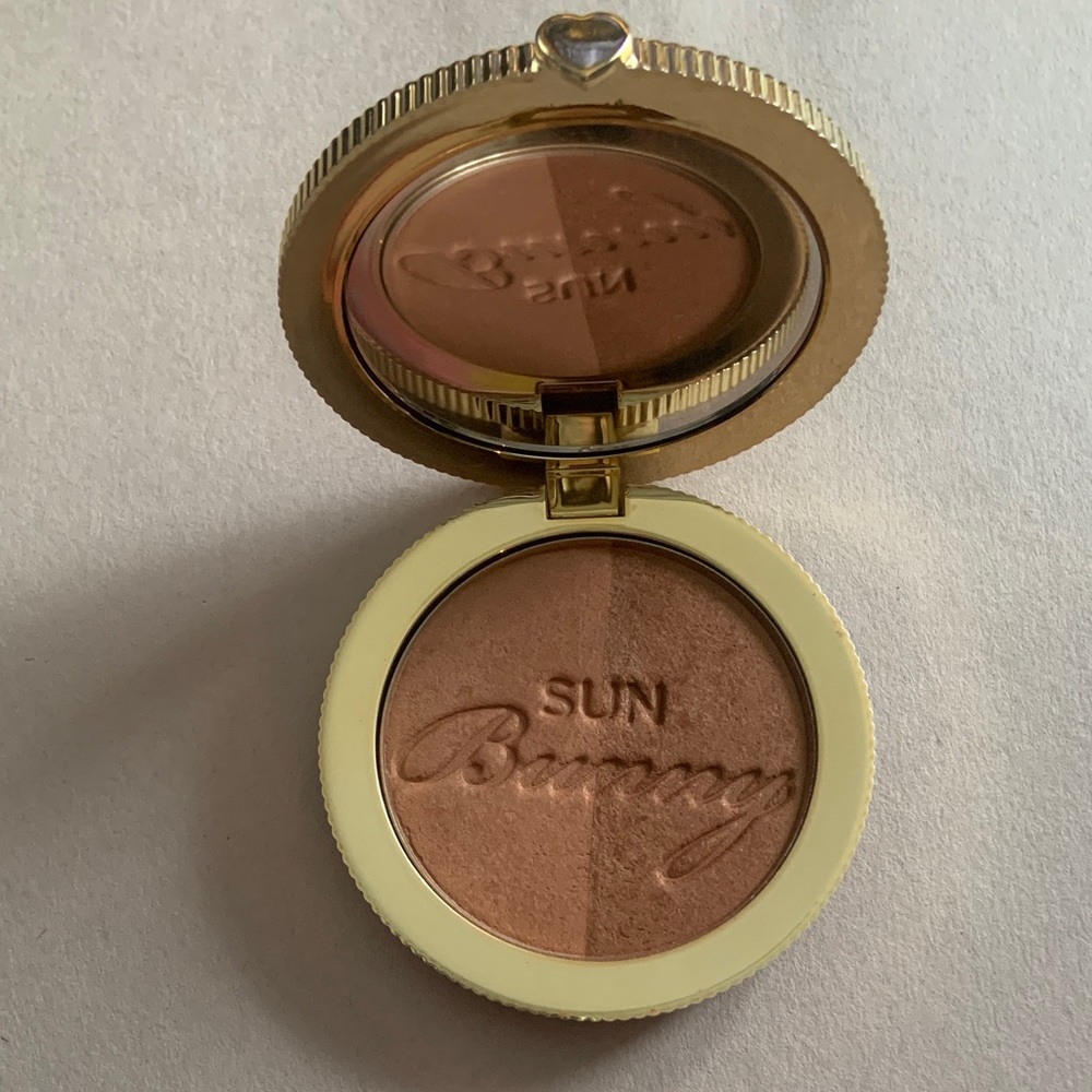 Too Faced — Sun Buddy Bronzer Compact
